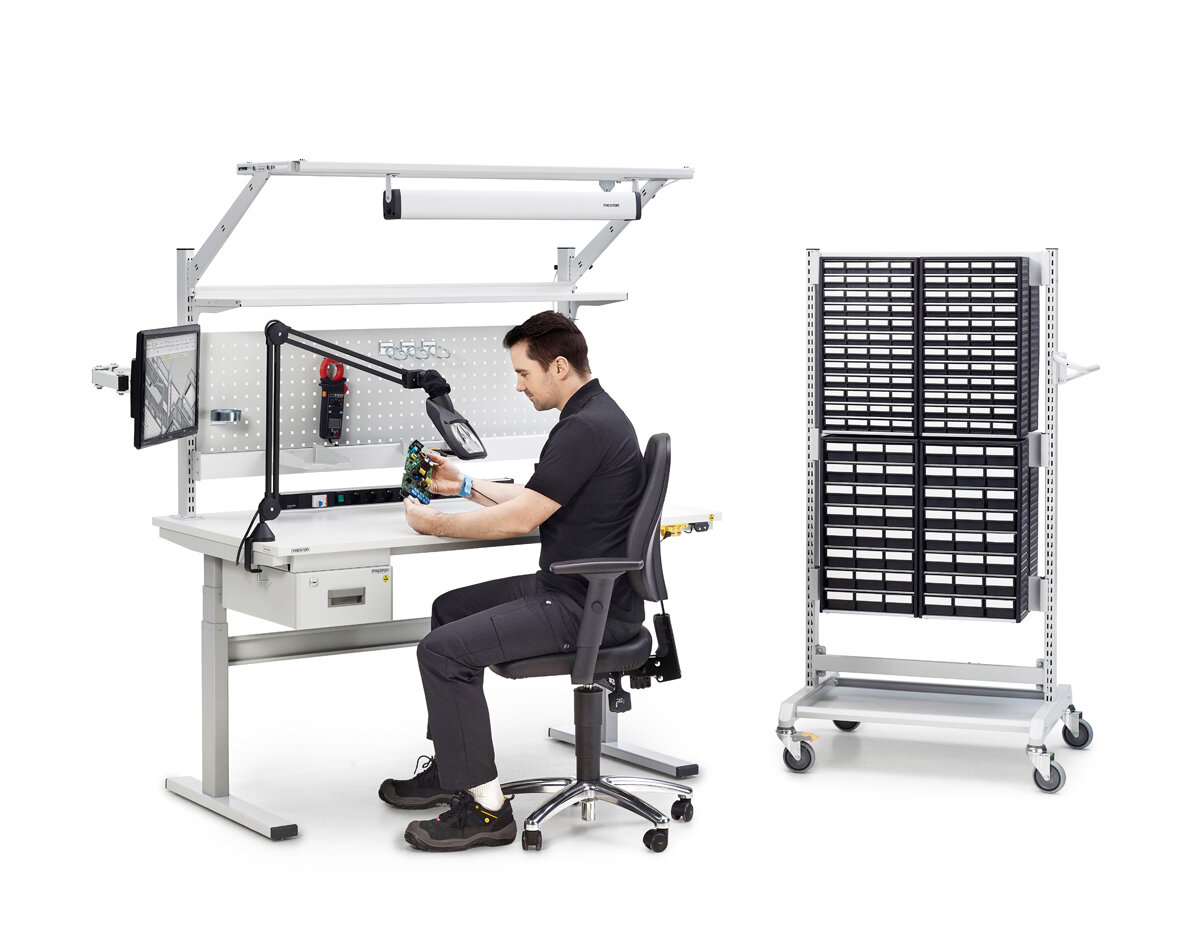 Height-adjustable assembly table TED