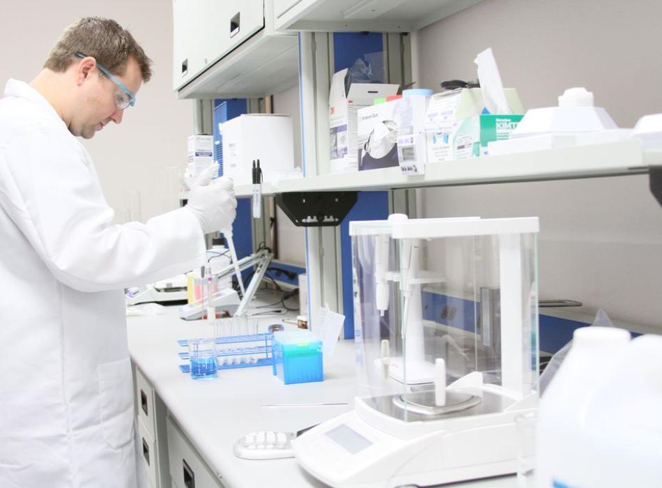 Modular laboratory workstations supporting lab expansion